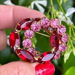 Vintage Coro Pink and Red Crystal Wreath Brooch - Women Jewelry